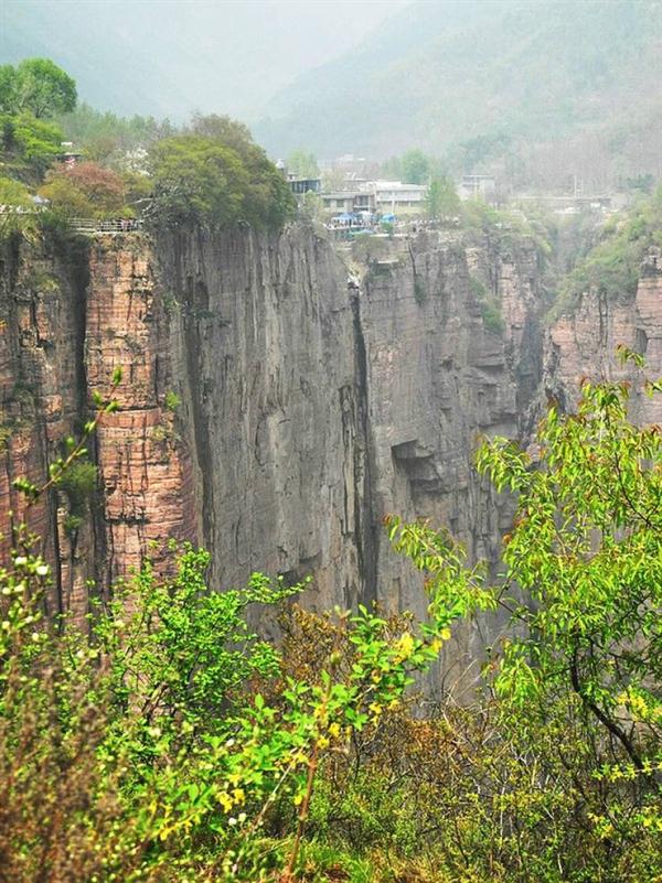 旅游景点郭亮村在什么地方_挂壁公路是哪里的景点