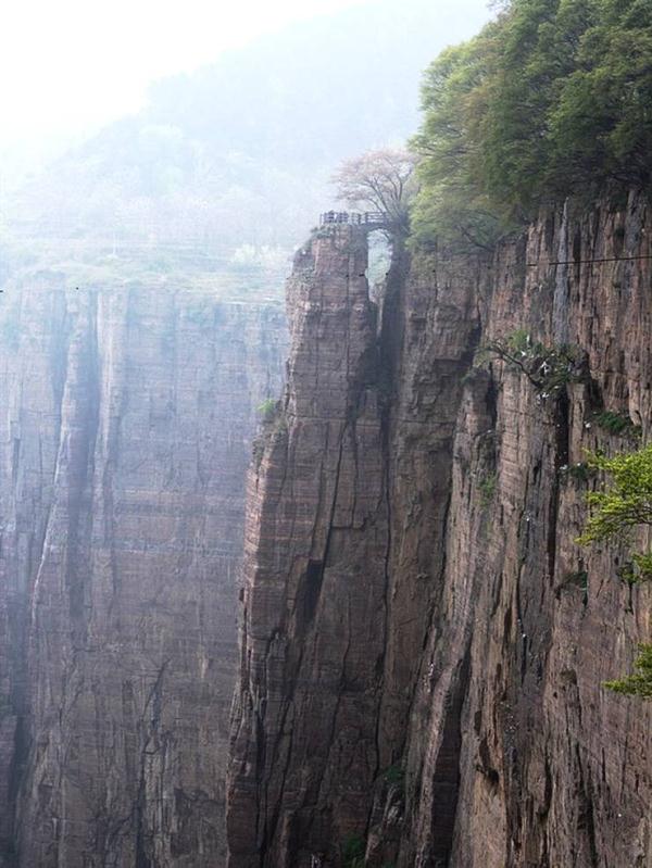 旅游景点郭亮村在什么地方_挂壁公路是哪里的景点