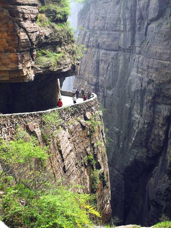 旅游景点郭亮村在什么地方_挂壁公路是哪里的景点